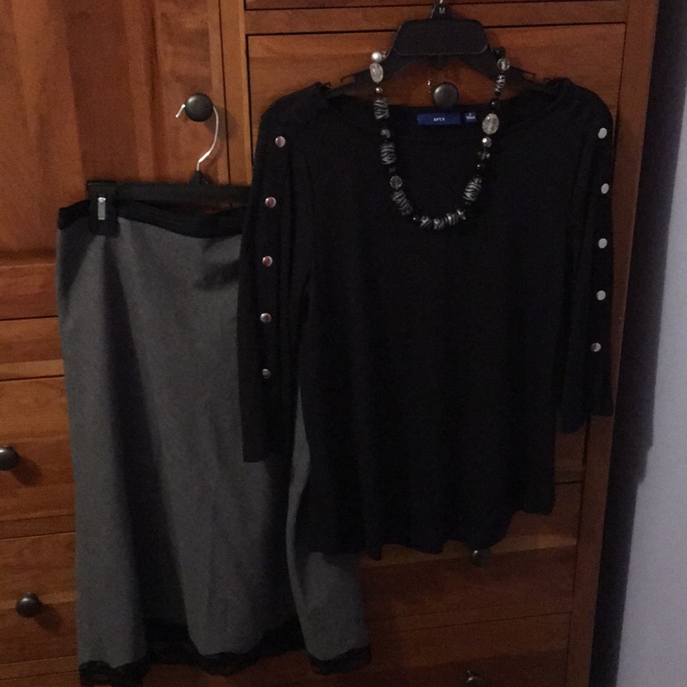 Apt. 9 3/4 Sleeve Top
